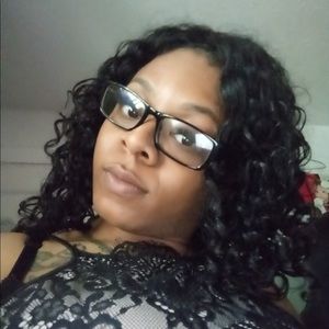 Meet your Posher, Monaejah